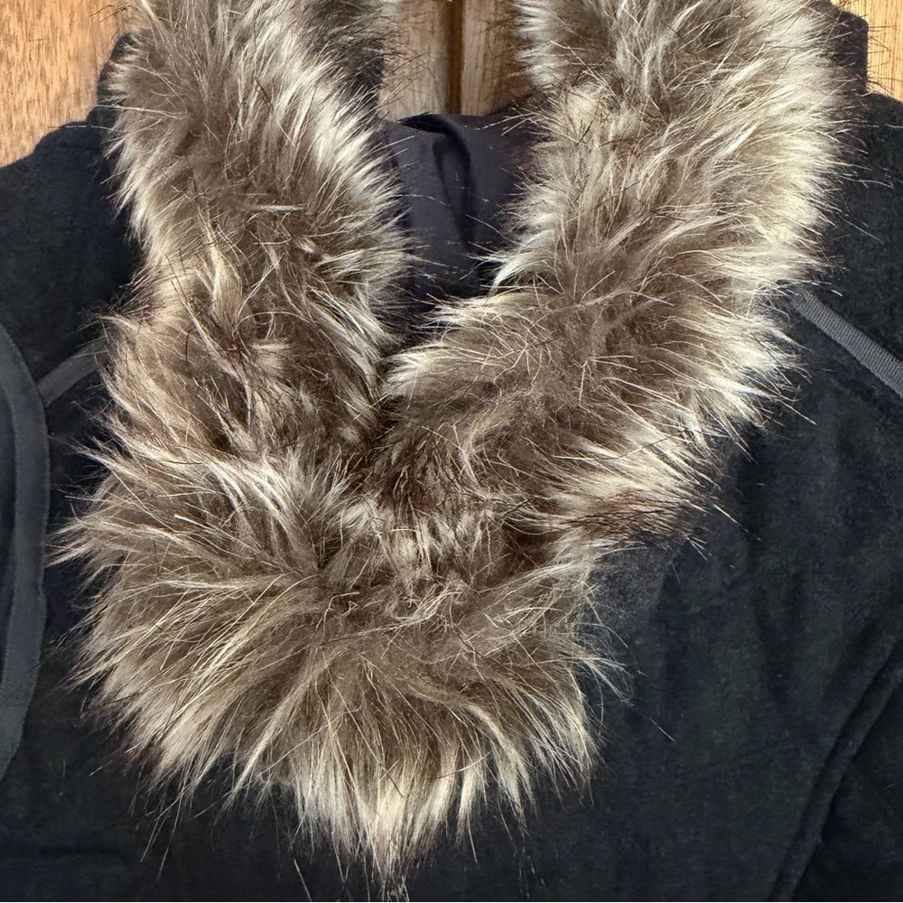 Prana Gray Quilted Hooded Vest with Faux Fur Trim - Picture 4 of 6